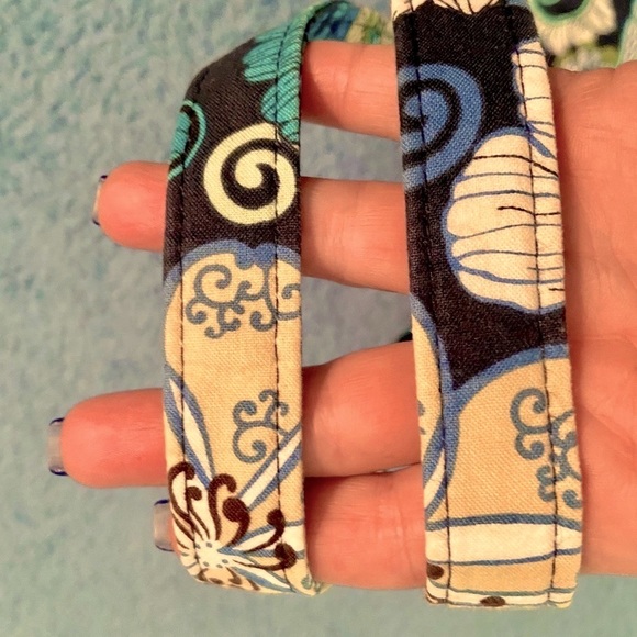 Vera Bradley Tote in Mod Floral Blue Pattern - Picture 4 of 6